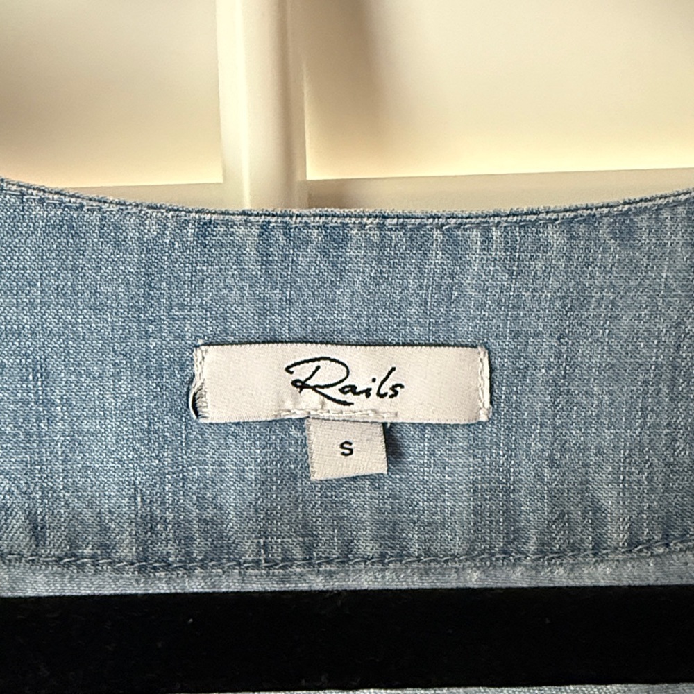 Rails Zimi Chambray V-Neck Blouse with bell sleeves. Excellent Condition! - Picture 4 of 4